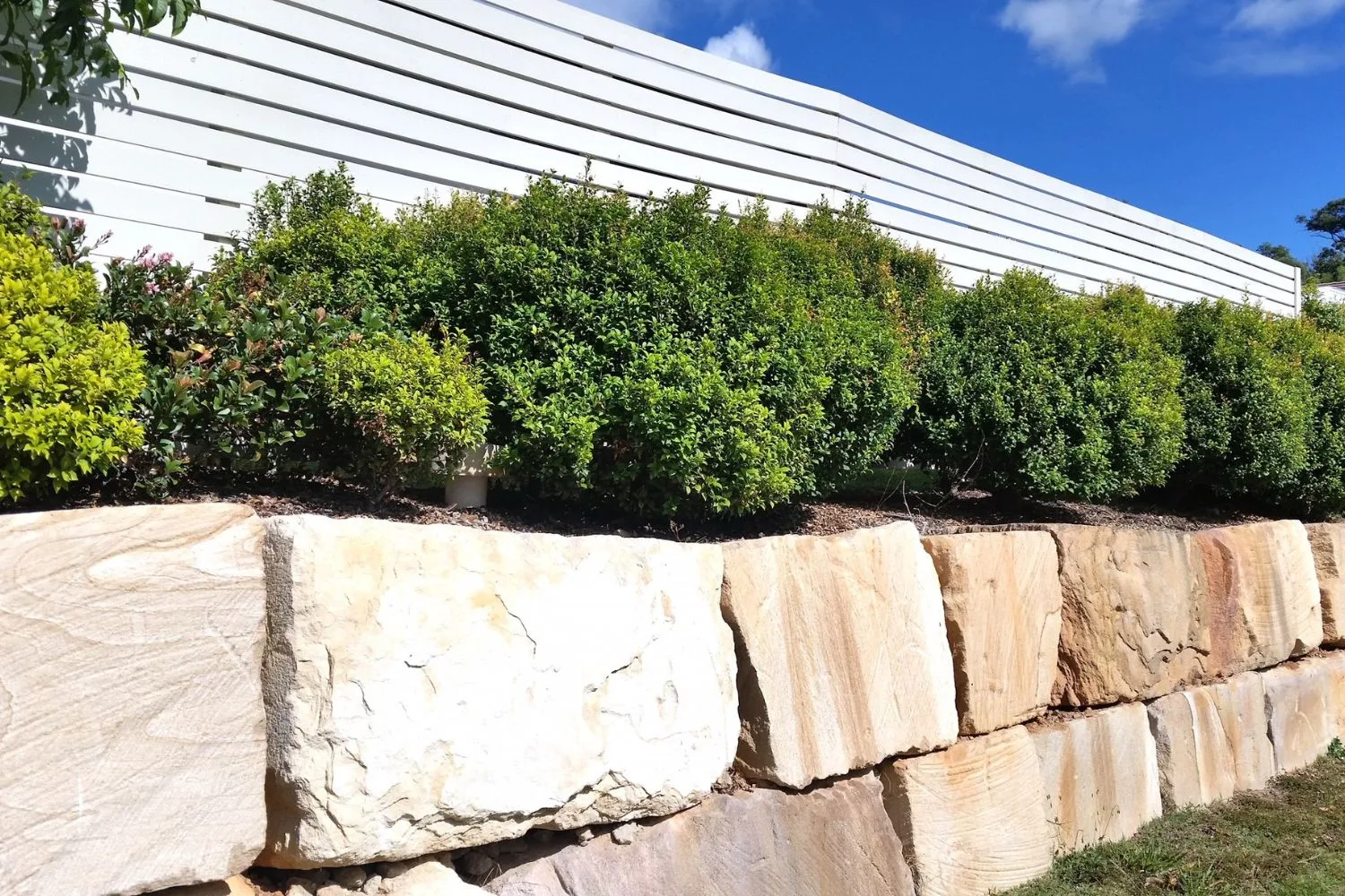 Sandstone retaining wall