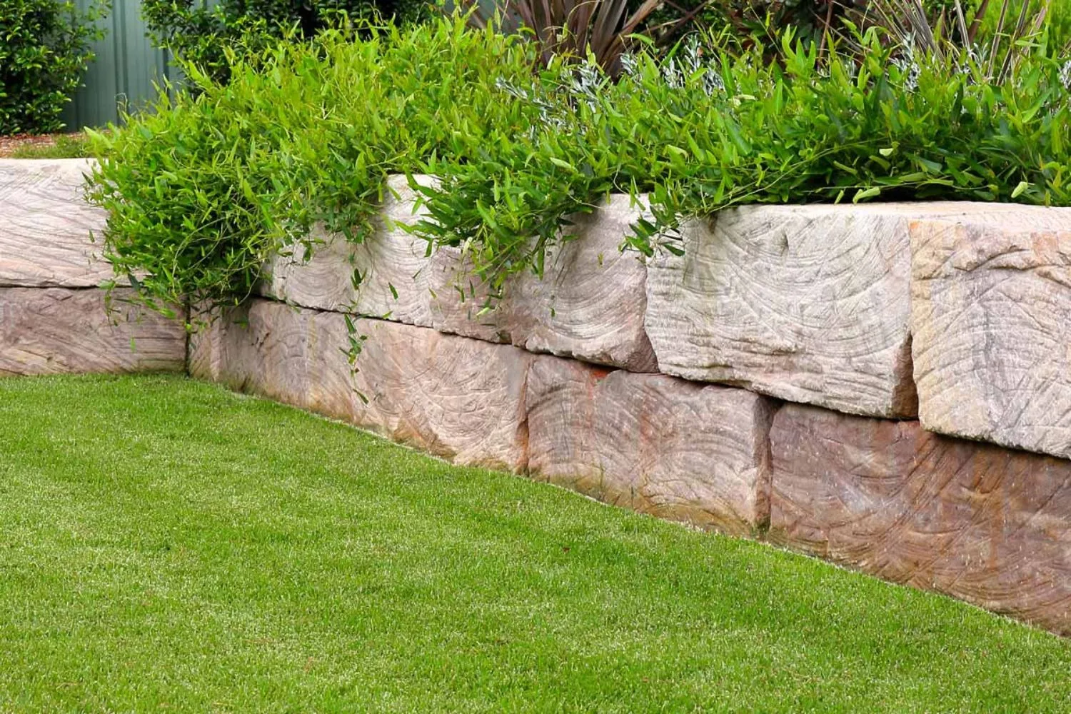 Sandstone retaining wall
