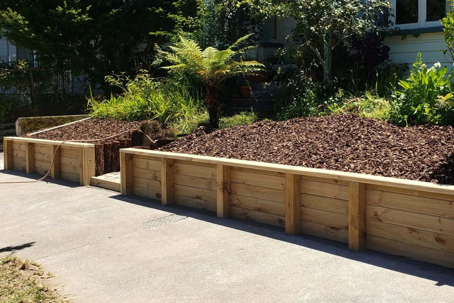 Timber retaining wall